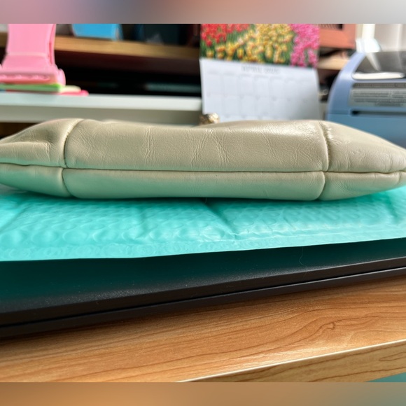 Vintage Ruth Saltz Cream Leather Gold Cougar Head Chain Strap Purse - Picture 16 of 16